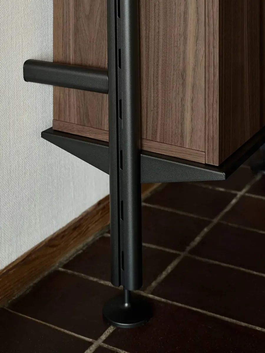 Pira G2 Floor-to-Wall Shelving Bundle B fra String<String Furniture Hot