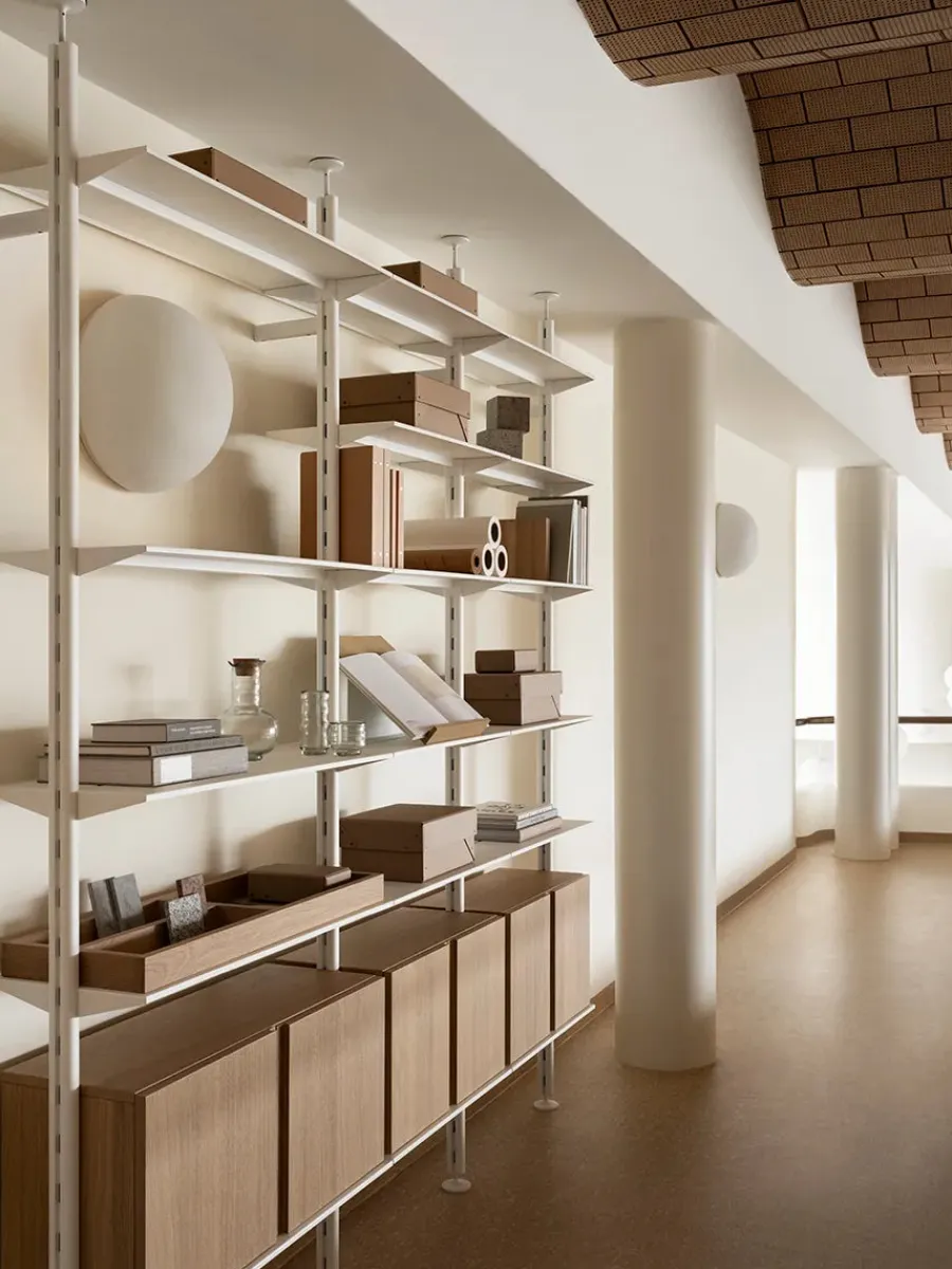 Pira G2 Floor-to-Wall Shelving Bundle B fra String<String Furniture Hot