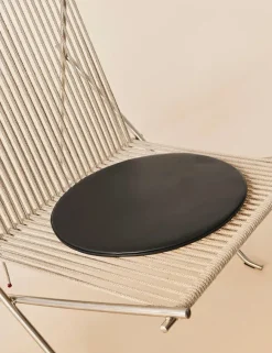 PK4 Loungestol i natur, sort stel af Poul Kjærholm<Fritz Hansen Clearance