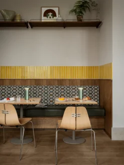 PK3 spisebordsstol, eg af Poul Kjærholm<Fritz Hansen Hot