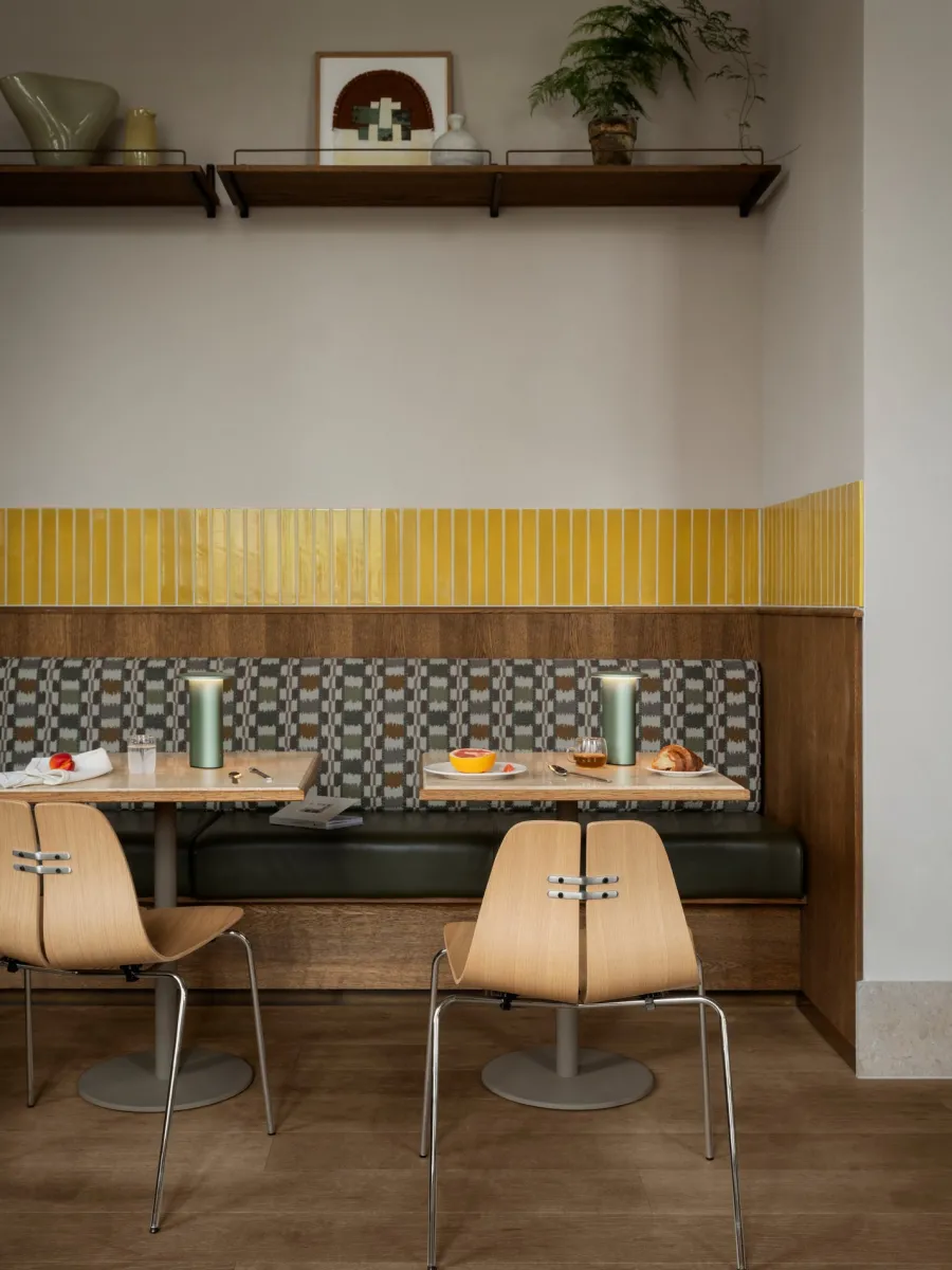 PK3 spisebordsstol, sort ask af Poul Kjærholm<Fritz Hansen Clearance