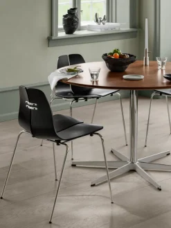 PK3 spisebordsstol, valnød af Poul Kjærholm<Fritz Hansen