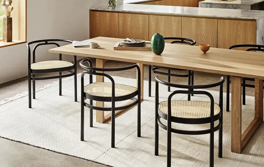 PK15 Stol, sortfarvet ask af Poul Kjærholm<Fritz Hansen Online