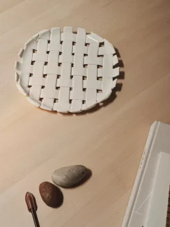 Plait Platter fra<Ferm Living