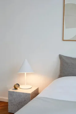 Plinth Cubic Black Nero Marquina marmor fra<Audo Copenhagen Sale