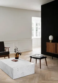 Plinth Low Black Nero Marquina marmor fra<Audo Copenhagen Online