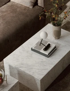 Plinth Low Grey Kendzo marmor fra<Audo Copenhagen
