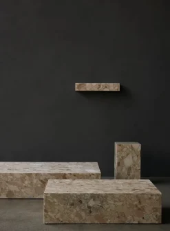 Plinth Low Sand Kunis Breccia marmor fra<Audo Copenhagen Online