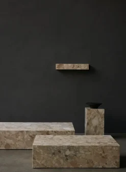 Plinth Shelf Sand Kunis Breccia marmor fra<Audo Copenhagen Sale