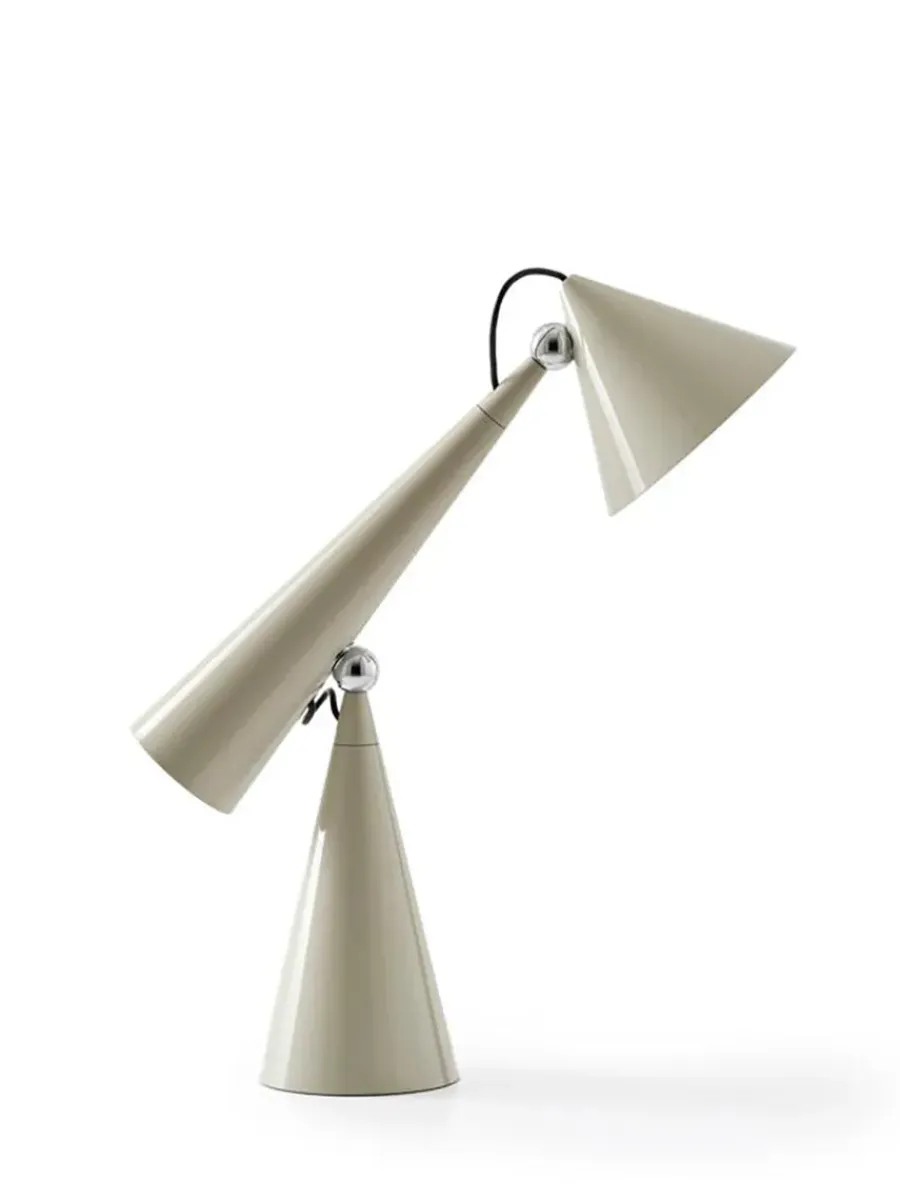 Pose Task LED Bordlampe fra<Tom Dixon Online