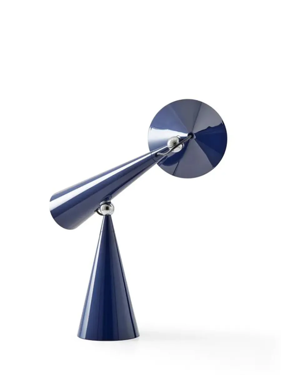 Pose Task LED Bordlampe fra<Tom Dixon Online