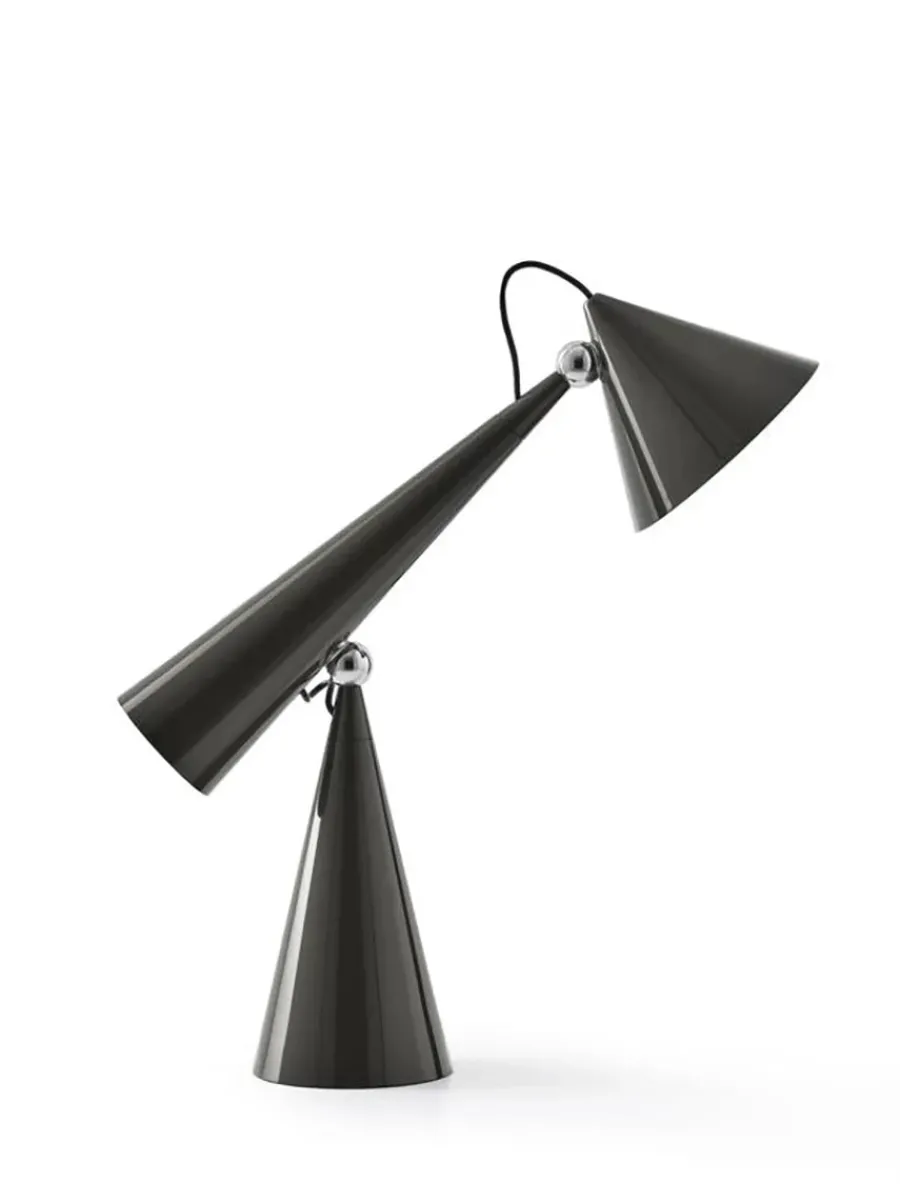 Pose Task LED Bordlampe fra<Tom Dixon Online