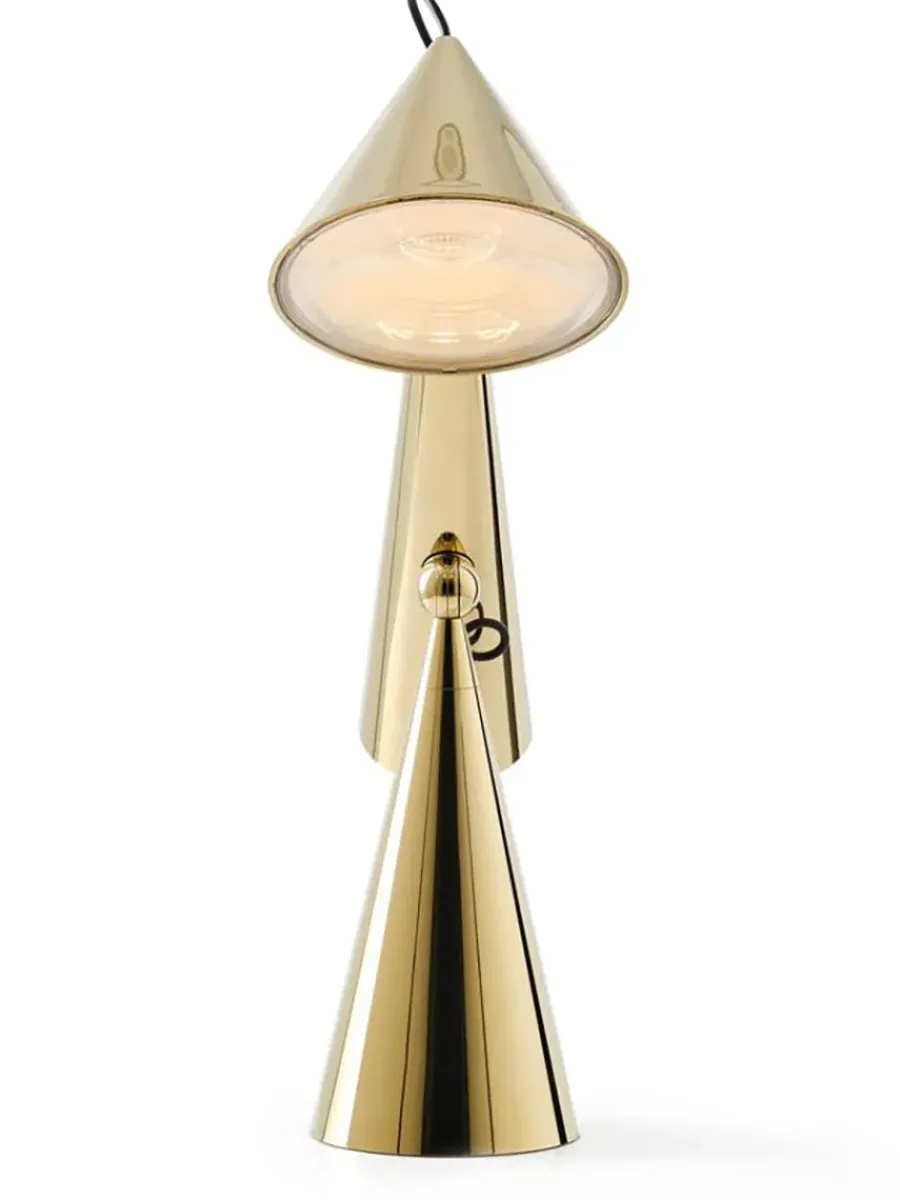 Pose Task LED Bordlampe fra<Tom Dixon Online