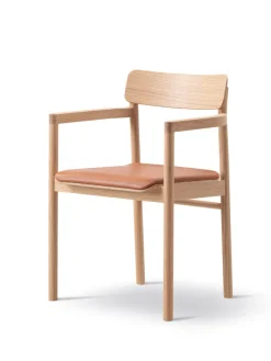 Post Spisebordsstol, sædepolstret max 95 læder fra<Fredericia Furniture Outlet