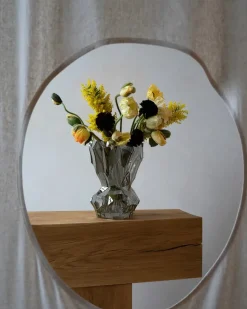Reflection Vase, klar glas fra<Hein Studio Outlet