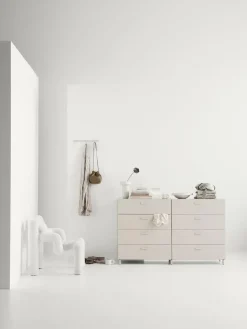 Relief Kommode, lav fra String<String Furniture Outlet