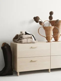 Relief Kommode, lav fra String<String Furniture Outlet