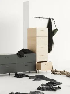 Relief Kommode, lav fra String<String Furniture Outlet