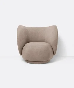Rico Lounge Chair, bouclé i sand fra<Ferm Living Outlet