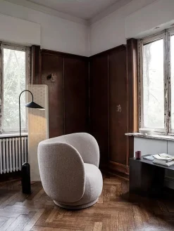 Rico Lounge Chair, bouclé i sand fra<Ferm Living Outlet