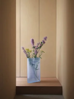 Ridge Vase, light blue frosted glass fra<Muuto Best