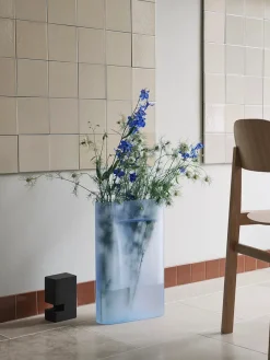 Ridge Vase, light blue frosted glass fra<Muuto Best