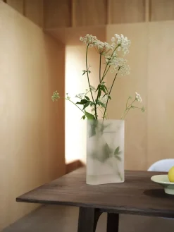 Ridge Vase, white frosted glass fra<Muuto Best