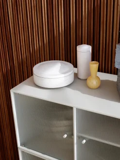 Ripple III Vitrineskab, inkl. ben fra<Montana Discount