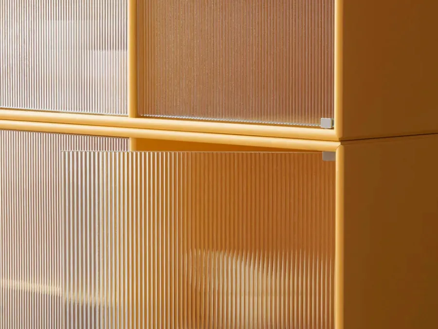 Ripple IV Vitrineskab, inkl. sokkel fra<Montana Hot