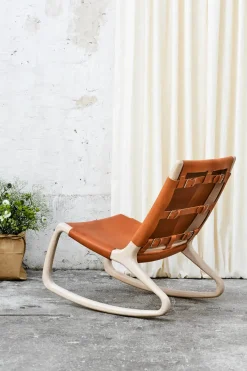 Rocker gyngestol, mat lakeret eg med whisky farvet læder fra<Mater Best