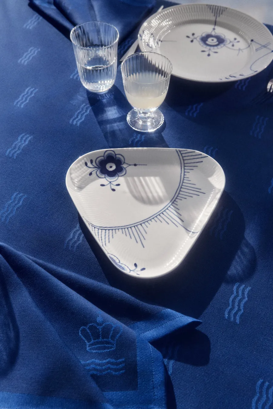 Blue Fluted Mega fad 23 cm<Royal Copenhagen