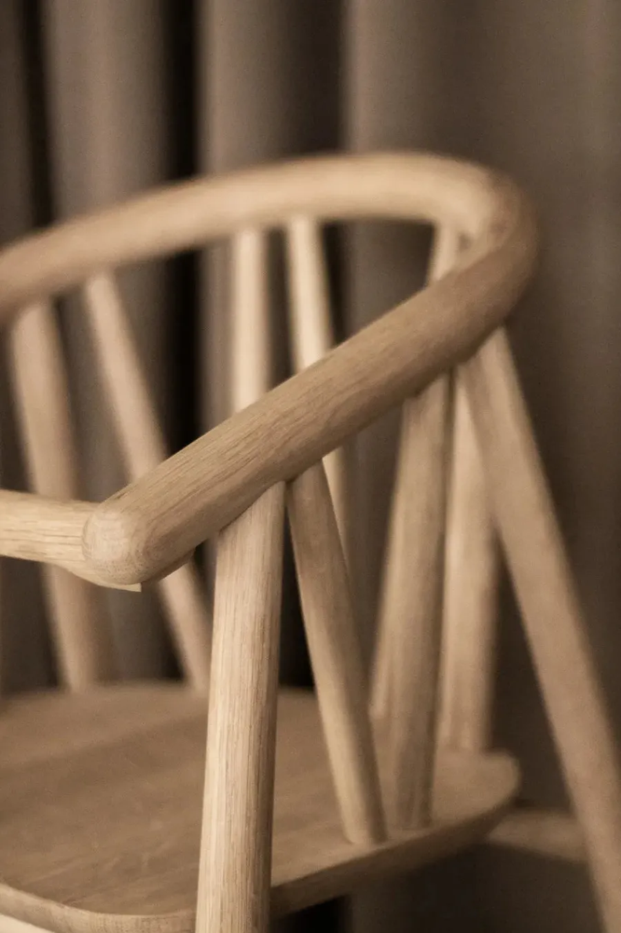 Saga Højstol, sortlakeret eg fra<Oaklings New