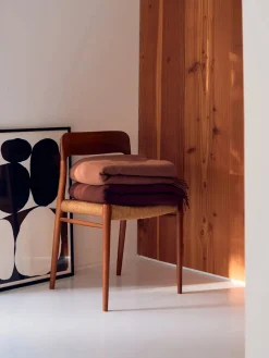 Season Plaid, oak brown fra<Silkeborg Uldspinderi New