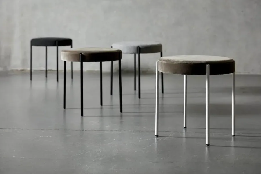 Serie 430 skammel, sort af Verner Panton<Verpan New