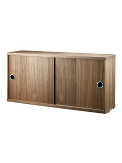 Skab m. Skydelåger fra String<String Furniture Outlet