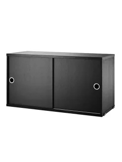 Skab m. Skydelåger fra String<String Furniture Outlet