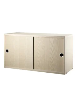 Skab m. Skydelåger fra String<String Furniture Outlet