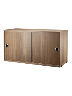 Skab m. Skydelåger fra String<String Furniture Outlet