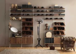 Skab m. Skydelåger fra String<String Furniture Outlet