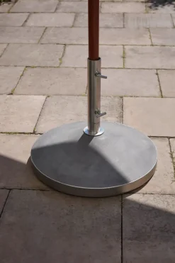 Skagerak Capri parasolfod 50 kg fra<Fritz Hansen