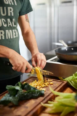 Skagerak Dania skærebræt 40x24 fra<Fritz Hansen Hot