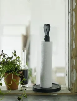 Skagerak Norr køkkenrulleholder fra<Fritz Hansen Online