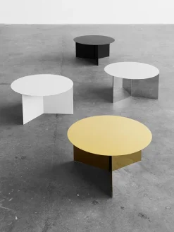 Slit borde i træ fra<HAY New