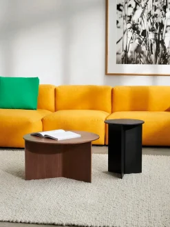 Slit borde i træ fra<HAY New