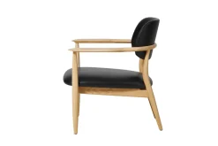 Slow lounge chair med armlæn fra i egetræ og sort læder<Stellar Works New