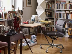 Soft Pad Chair EA 217 Kontorstol, cognac læder/krom stel fra<Vitra Outlet