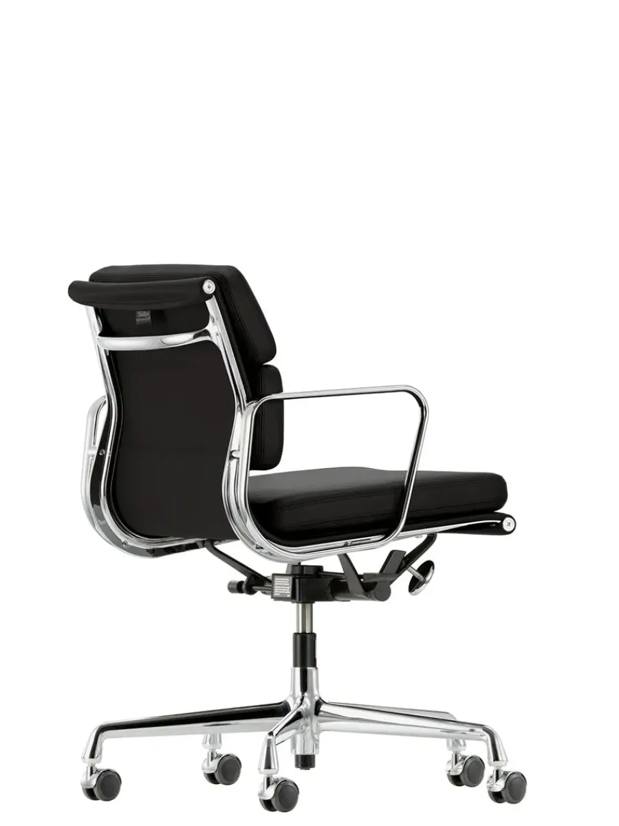 Soft Pad Chair EA 217 Kontorstol, sort læder/krom stel fra<Vitra