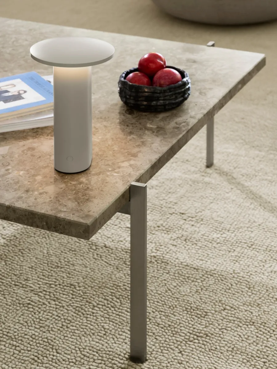 Solae Portable lampe af Cecilie Manz<Fritz Hansen Clearance