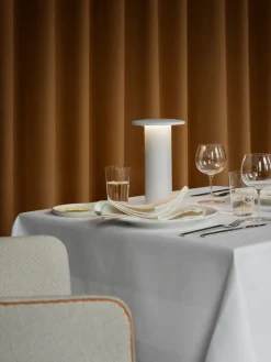 Solae Portable lampe af Cecilie Manz<Fritz Hansen Clearance