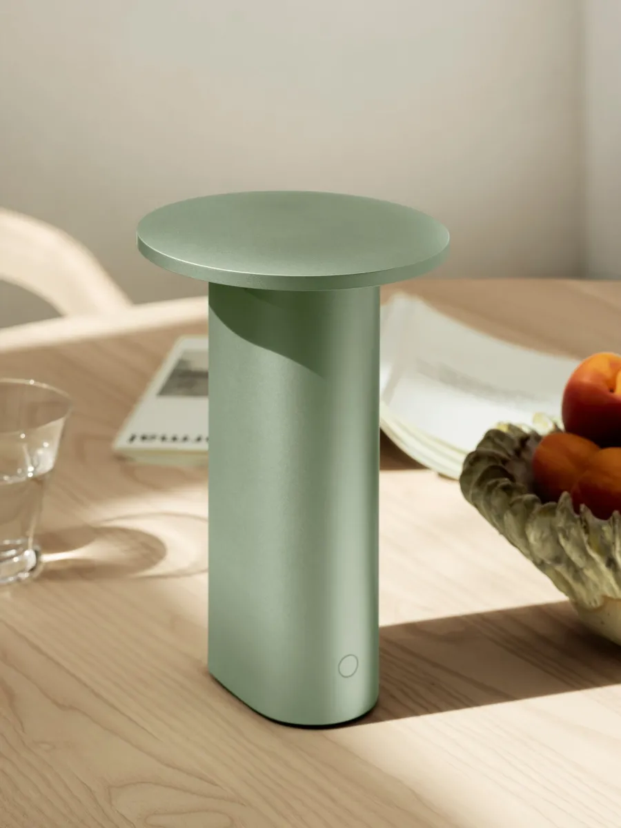 Solae Portable lampe af Cecilie Manz<Fritz Hansen Clearance